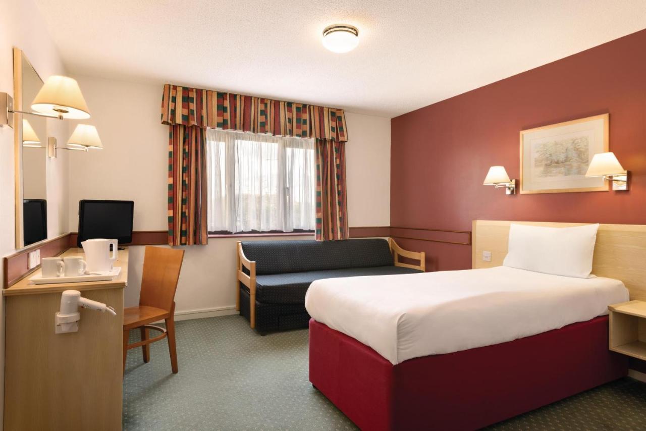 Days Inn Hotel Bradford - Leeds Brighouse Exterior foto