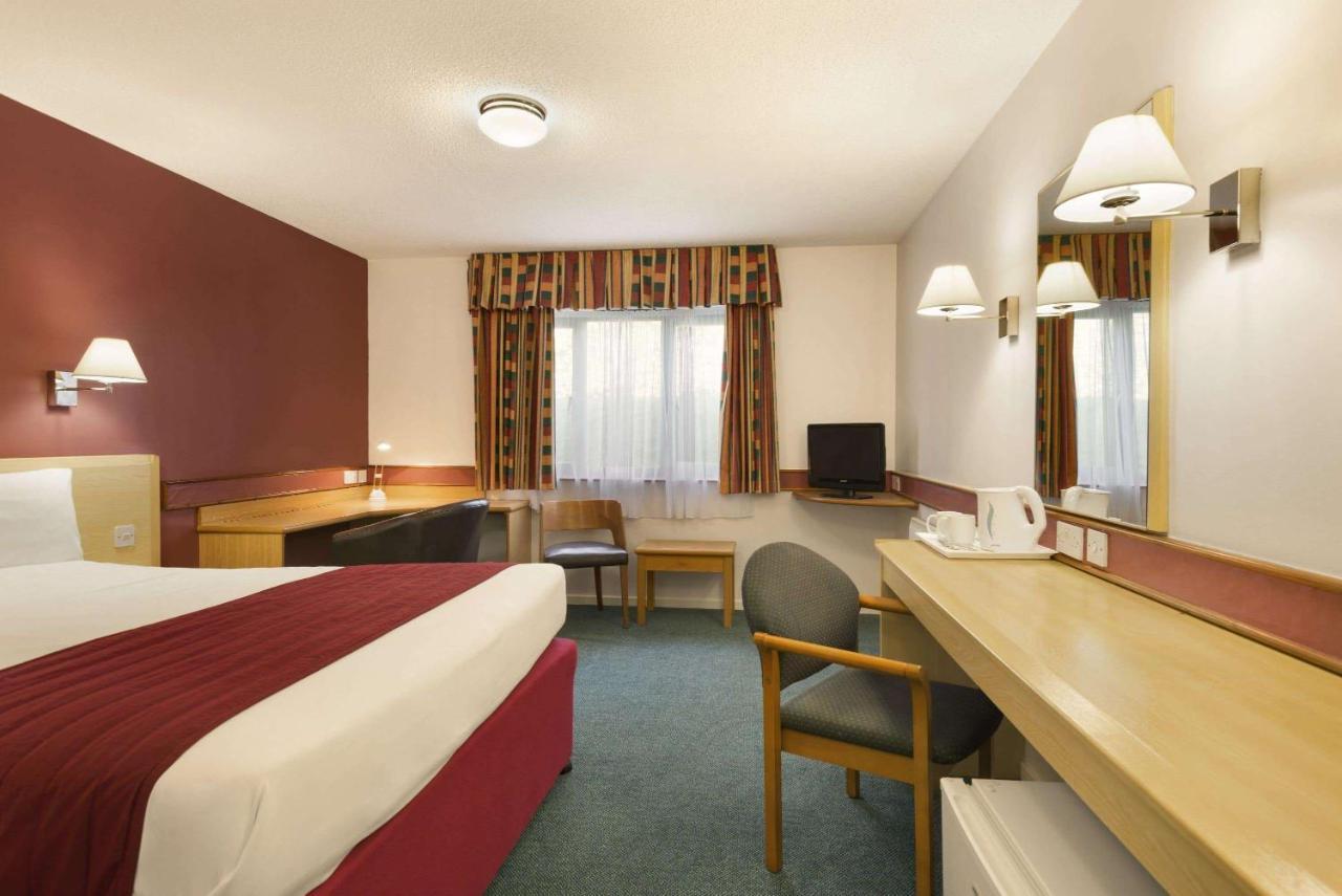 Days Inn Hotel Bradford - Leeds Brighouse Exterior foto